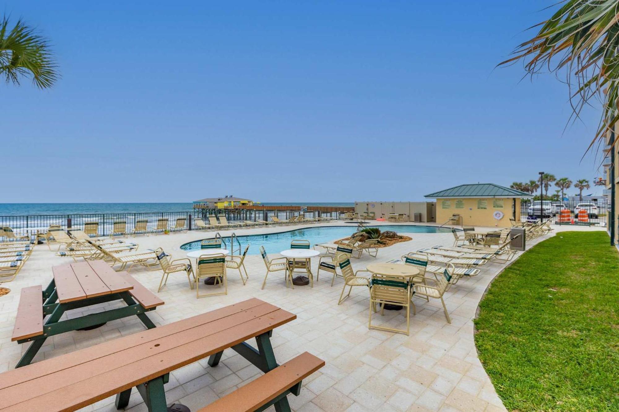 Ocean Views From Your Private Balcony! Sunglow Resort 907 By Brightwild Daytona Beach Shores Exteriér fotografie